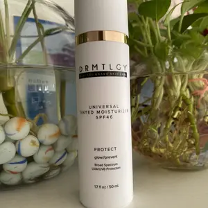 Product Review of DRMTLGY Universal Tinted Moisturizer SPF 46 - 1.7 fl oz Hydrate Skincare Hydrate Skincare Sunscreen Hyaluronic from n**a