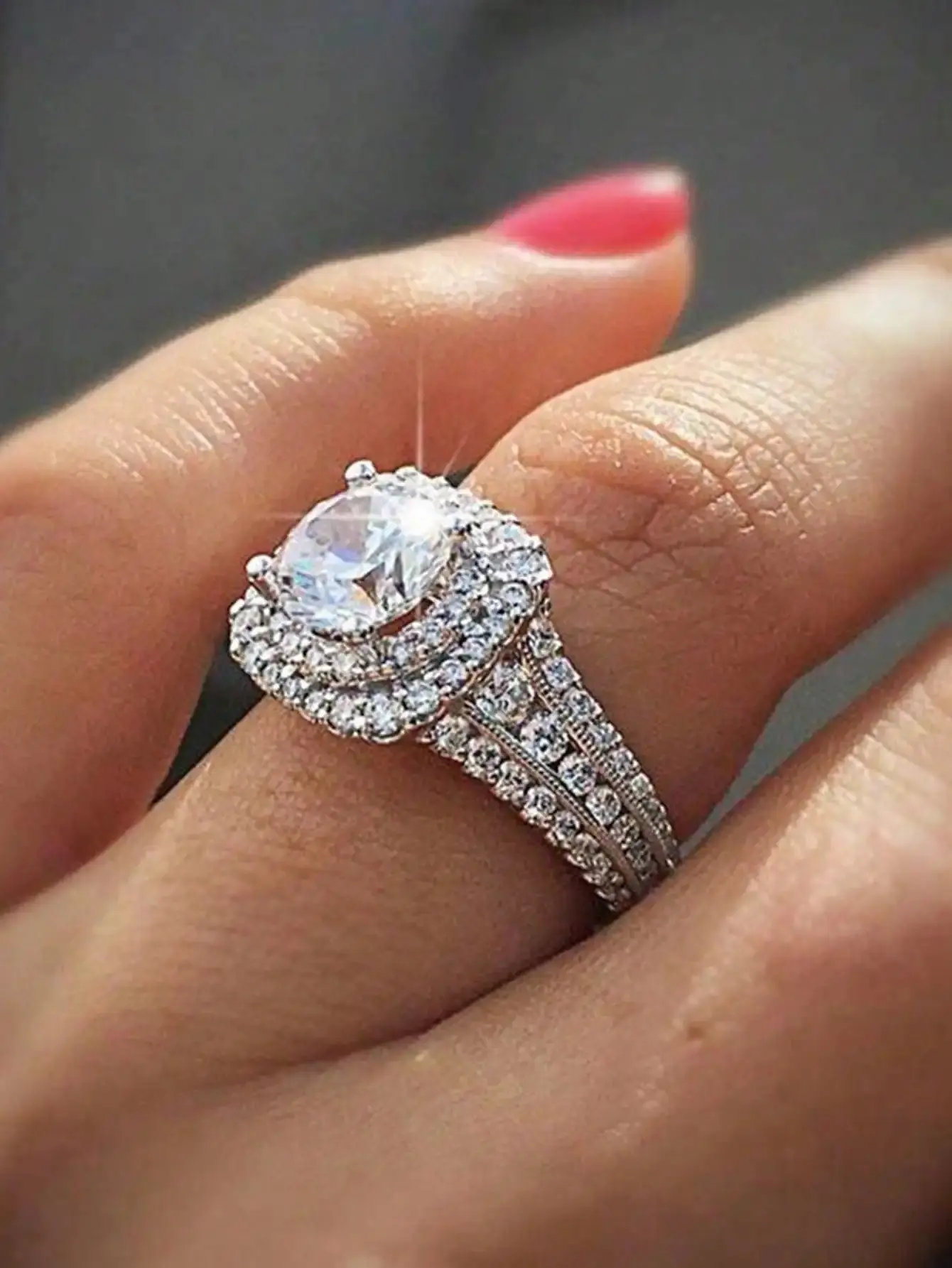 Luxury Halo Engagement Ring for Women – Sparkling Oval Cut Cubic Zirconia Wedding Promise Ring Anniversary Jewelry Gift