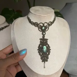 Handmade Macrame necklace with Labradorite and moonstone