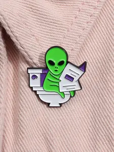 Cartoon Alien Enamel Pin Funny Sitting Toilet Reading Newspaper Et Alloy Brooch Lapel Backpack Badge Fashion Jewelry Accessories Gift for Friends