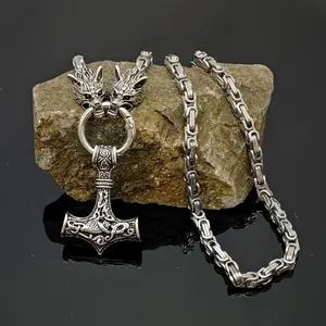 1pcs Men's Exquisite Vintage Wolf Head Necklace, Stainless Steel Nordic Viking Hammer Amulet Jewelry Necklace Gift, This exquisite accessory can easily enhance your look.