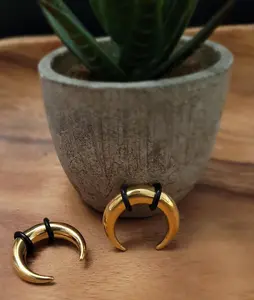 Pair Gold Steel Pinchers Tapers Horseshoes Septum Ear Hangers 0g 1g 2g 4g 6g 8g 10g 12g 14g 14 12 10 8 6 4 2 0 gauge earrings men 00g