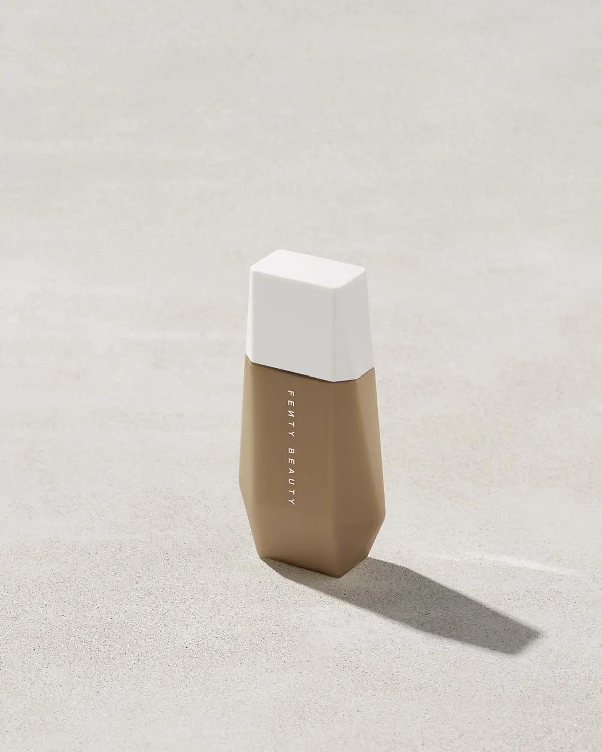 Fenty Beauty Eaze Drop Lightweight Blurring Skin Tint — 15