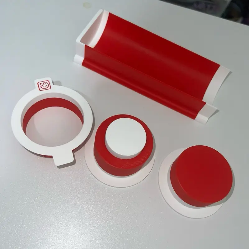 Circle filled cake pooper for cutting cake pops