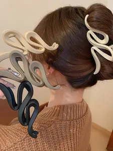 Solid color acrylic wavy hair clip, irregular wavy design, fashionable accessory for daily use, durable and easy-to-use design, suitable for all occasions, Hair Claw
