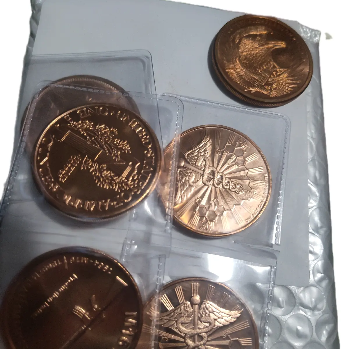 6 pcs copper round charms. 6 pcs copper round charms.