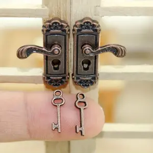 2pcs 1:12 scale miniature metal door lock model, suitable for dollhouse decoration. It is an ideal gift for Halloween, Thanksgiving, Christmas and New Year, and also a great choice for festive home decoration | Exquisite craftsmanship
