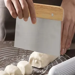 1pc Stainless Steel Scraper Dough Scraper DIY Pastry Scraper Suitable For Baking Bread Pizza Cake Cutting For RV Camping, Hiking, Gifts Pastry Baking Tool