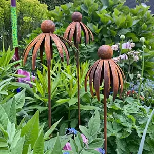 Rusty Flower-Shaped Garden Stake, Decorative Lawn Ornament, Outdoor Courtyard Wind Chime, Flower Pot Decoration, Gift for Her, Outdoor Wind Chimes