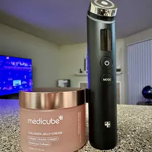 Product Review of [medicube] 310M Celebrity Glass Skin DuoㅣBooster Pro Korea's No.1 Glass Glow Device + Collagen Jelly Cream OR Deep Vita C Cream from J**a