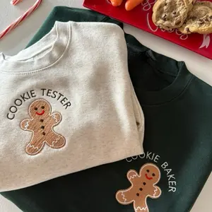 Embroidered Crewneck Sweatshirt COOKIE BAKER with Gingerbread Man Design for Festive Wear