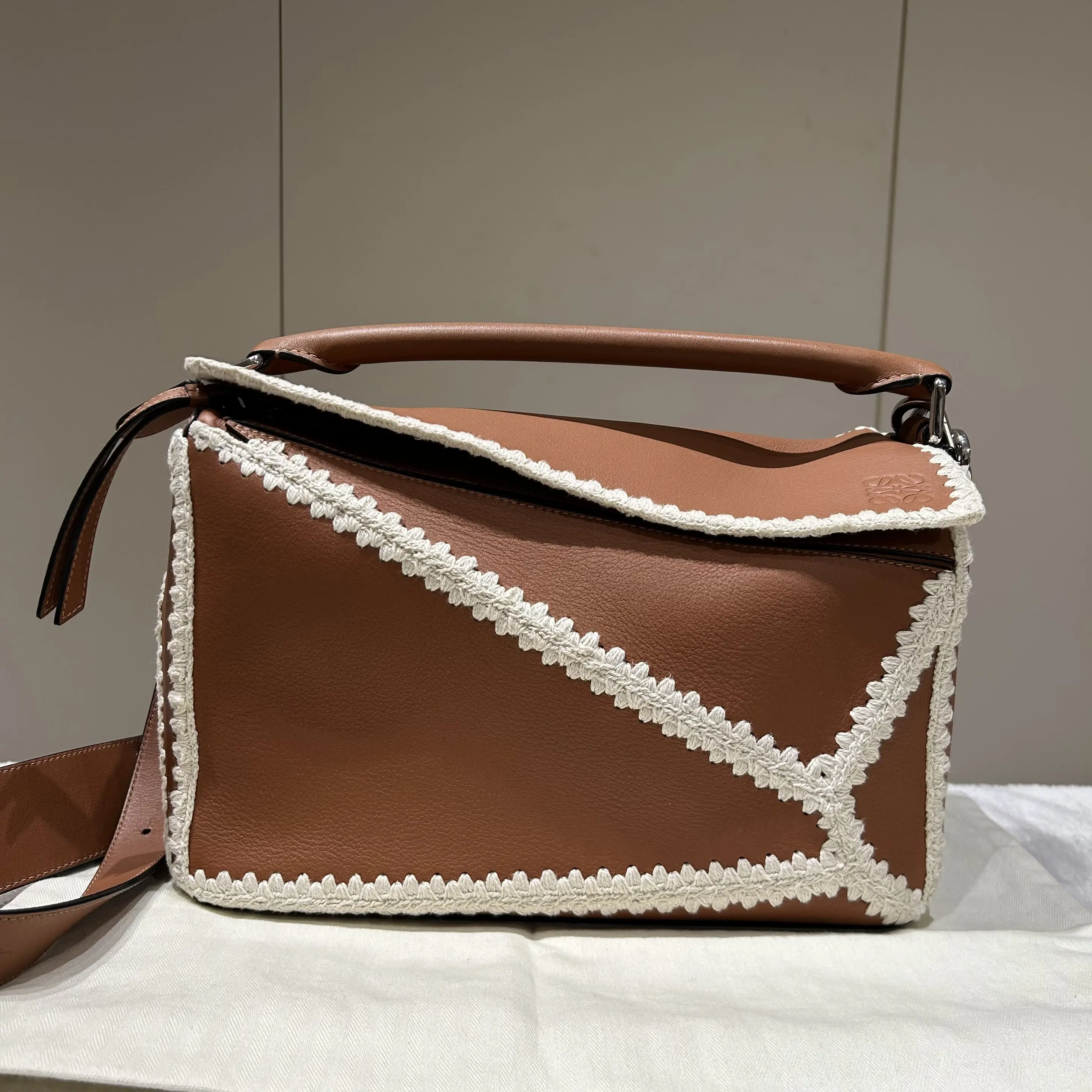 Pre-owned Loewe leather Crossbody Bags Brown Cowhide Knit Puzzle Medium Shoulder Crossbody Bag 34043466 SH