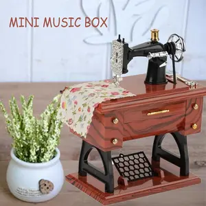 Interesting Gift Vintage Mini Sewing Machine Music Box, European Retro Classical Treadle Sewing Machine Table Desk Mechanical Clockwork Music Box for Home Decor Birthday Gift