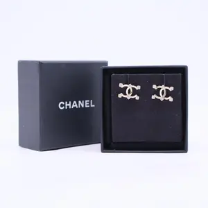 Pre-owned Earrings CHANEL CC Mark Rhinestone Gold W20515