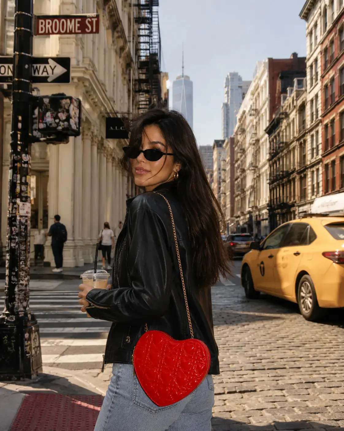 Glossy Heart-Shaped Crossbody Bag for Women, Small Red Statement Purse with Gold Chain Strap, Bold Glamour for Date Night Outfits & Night Out Style, Zip Closure, Compact Shape, Small Size