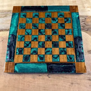 Emerald Black Onyx Walnut Chess Board (INCLUDES PIECES)