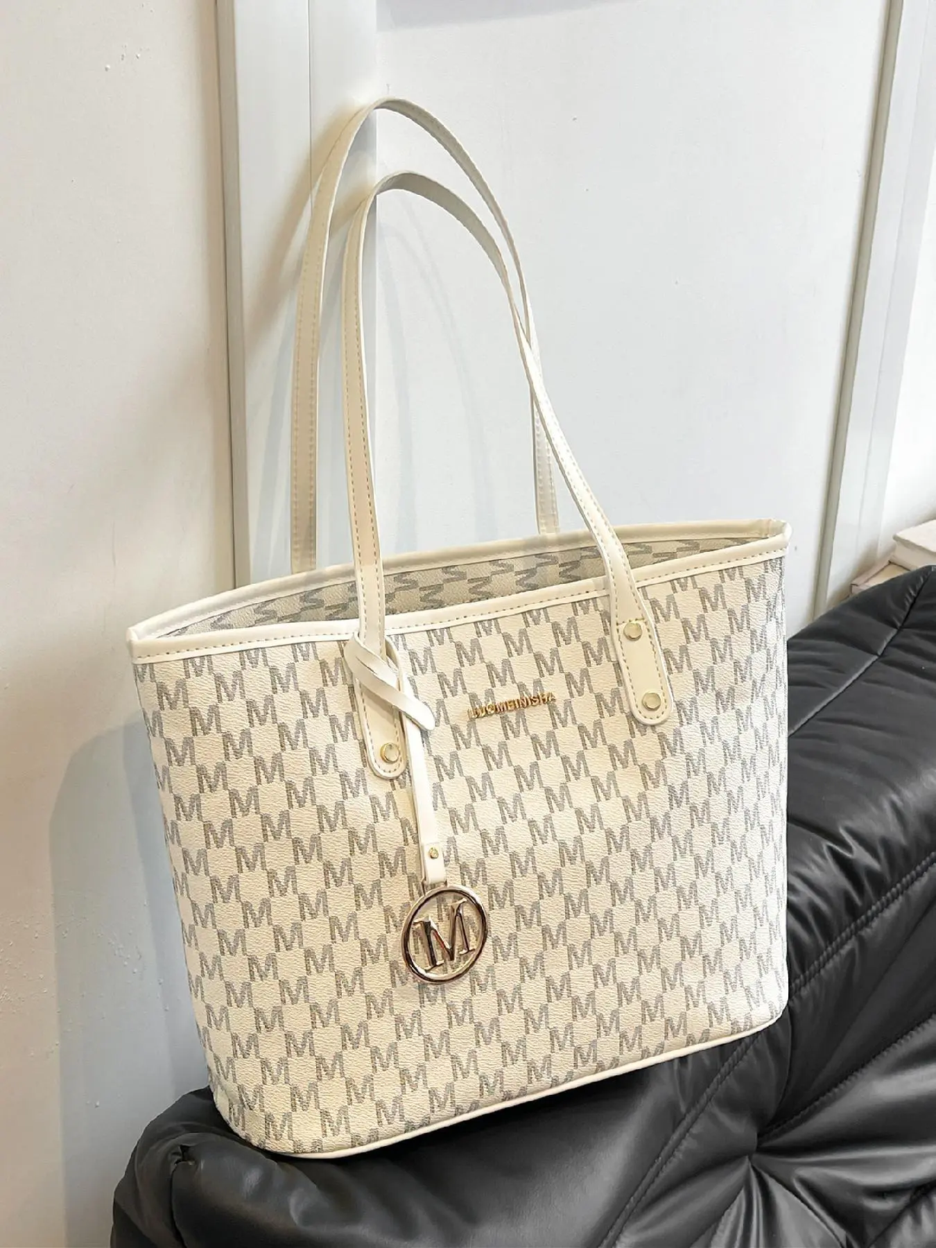 Fashion Letter Pattern Tote Bag with Charm, Monogram Tote, Stylish Tote Bag, Fashionable Tote Bag, Casual Trendy Bag, 2025 New Style Casual Large Capacity Shoulder Bag for Women, Simple All-match Bag for Daily Life & Work