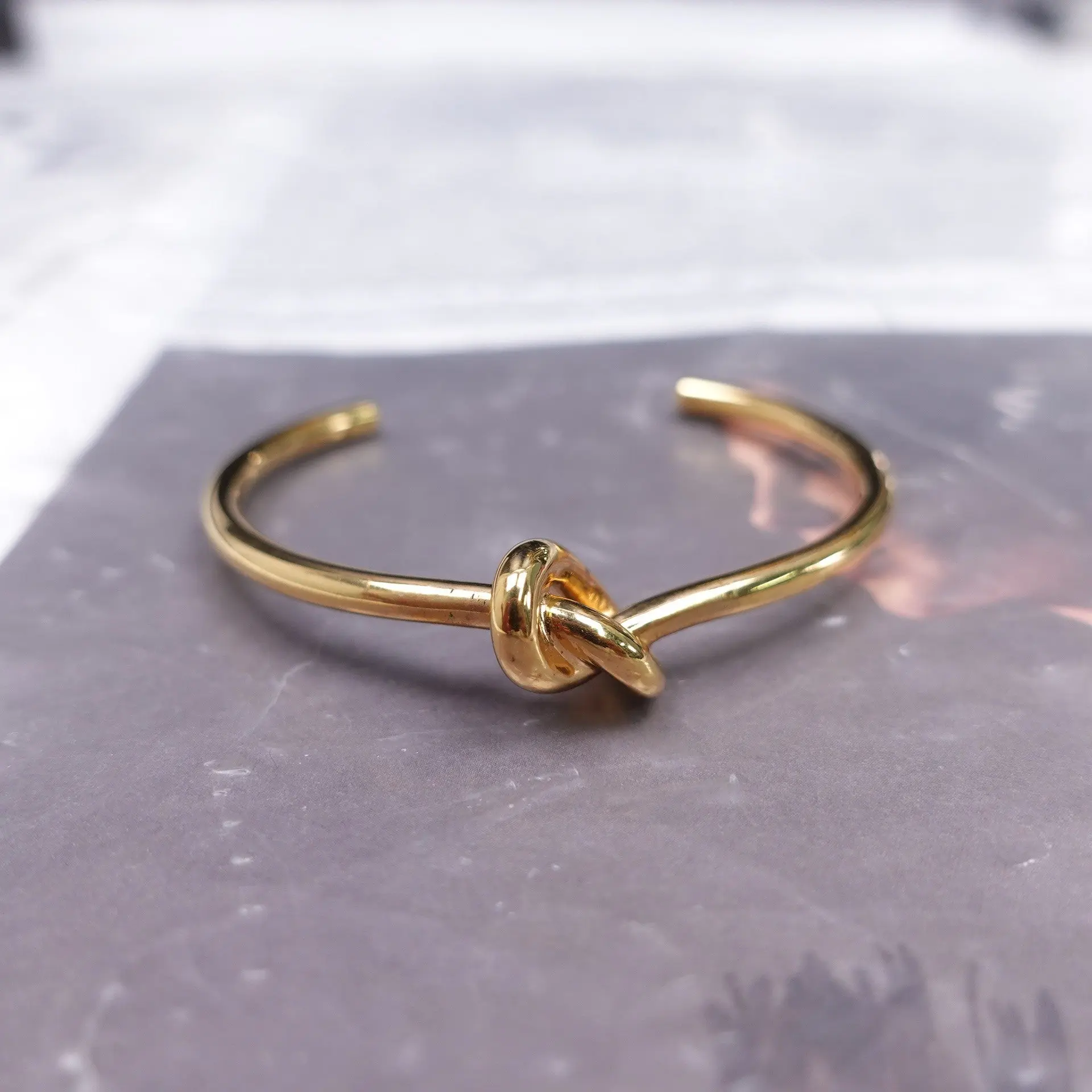 Pre-owned Celine Gold Tone Knot Bracelet T10349012
