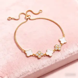 This Korean-style, exquisite and high-end mother-of-pearl flower bracelet exudes a niche and light luxury charm. It is a sweet and versatile accessory for daily use