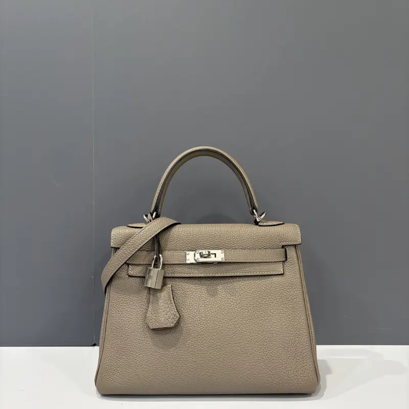 Pre-owned HERMÈS Leather tote bags Hermes Kelly 25 Togo M8 Gris Asphaite (mk103486)