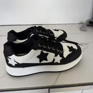 Women's Low-Top Sneakers Casual Outdoor Sports Shoes, Comfortable Breathable Laces Star Training Shoes, Multifunctional Fashion Trendy Patchwork Design Sneakers