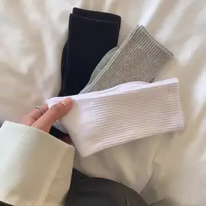 5/10 Pairs Women's White Crew Socks - Solid Color Sporty Casual Mid-Calf Socks, Korean & Japanese Style, Versatile Couple Socks for Spring Summer Fall Winter