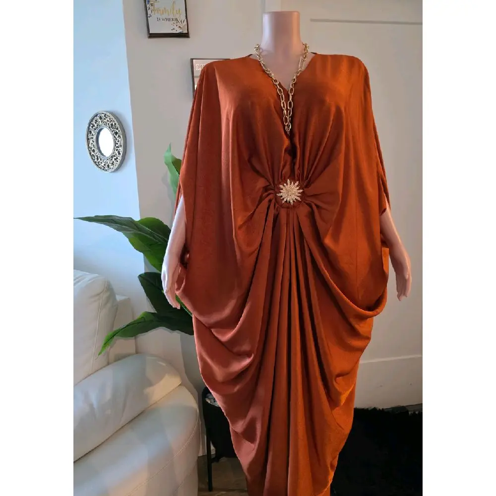 QUEEN'S AURA KAFTAN With matching headcalf and detached bronch