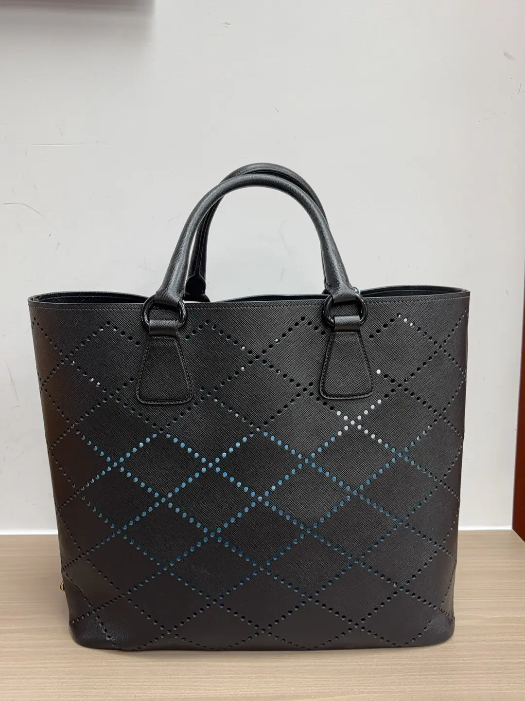 Pre-owned PRADA good Tote Bags Black Perforated Diamond Saffiano Vertical Tote Bag