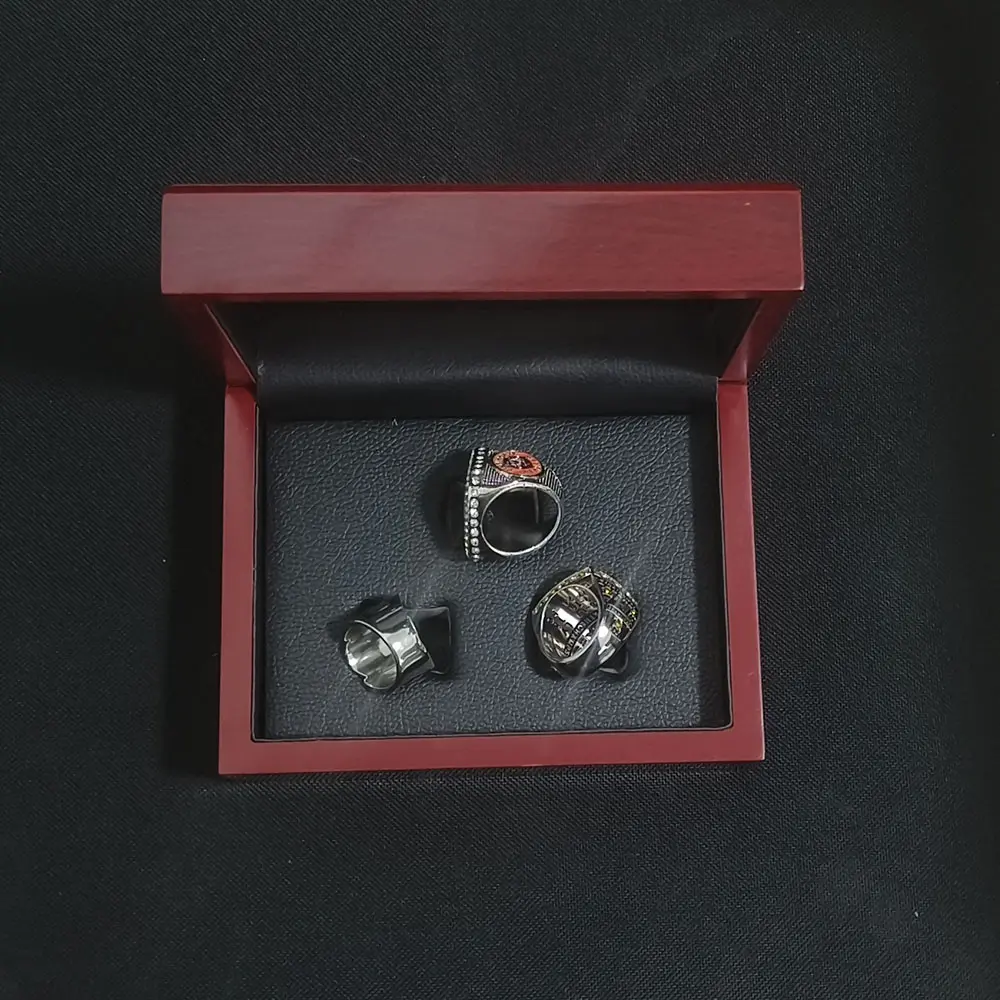 L H 3 RING AND BOX Jewelry ring competition ring
