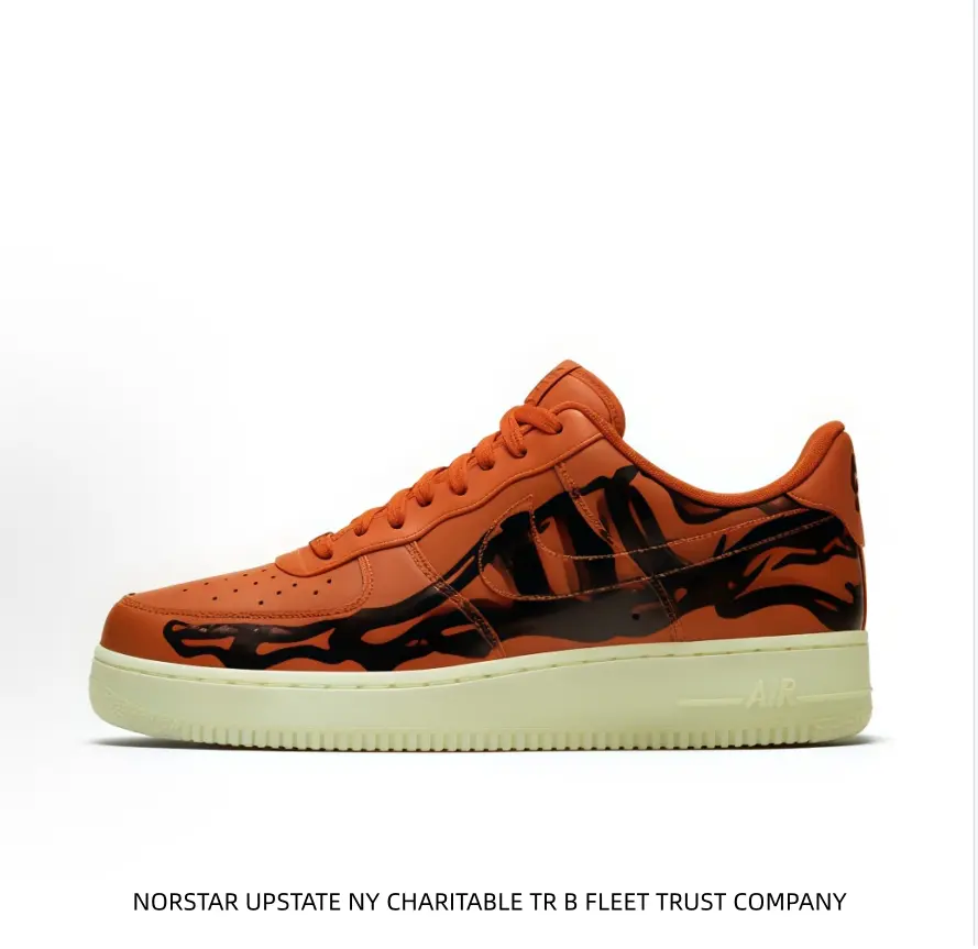 Monochrome Patchwork Leather Trainers - Clean Curved Contour Silhouette - Urban Trend Followers' Daily Matching Collectible Sports Accessory