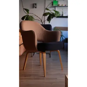 Saarinen Executive Arm Chair by Knoll (Price Per)