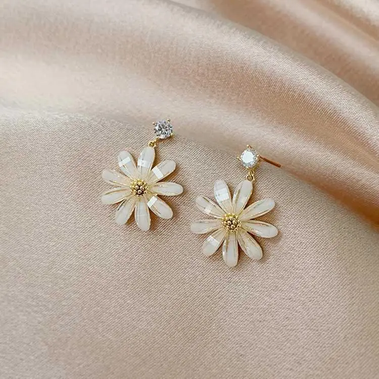 Fresh Floral Minimalist Summer Stud Earrings Girly Little Daisy Earrings Elegant Ear Jewelry 925 Silver Posts Trendy Drop Earrings HNAM51