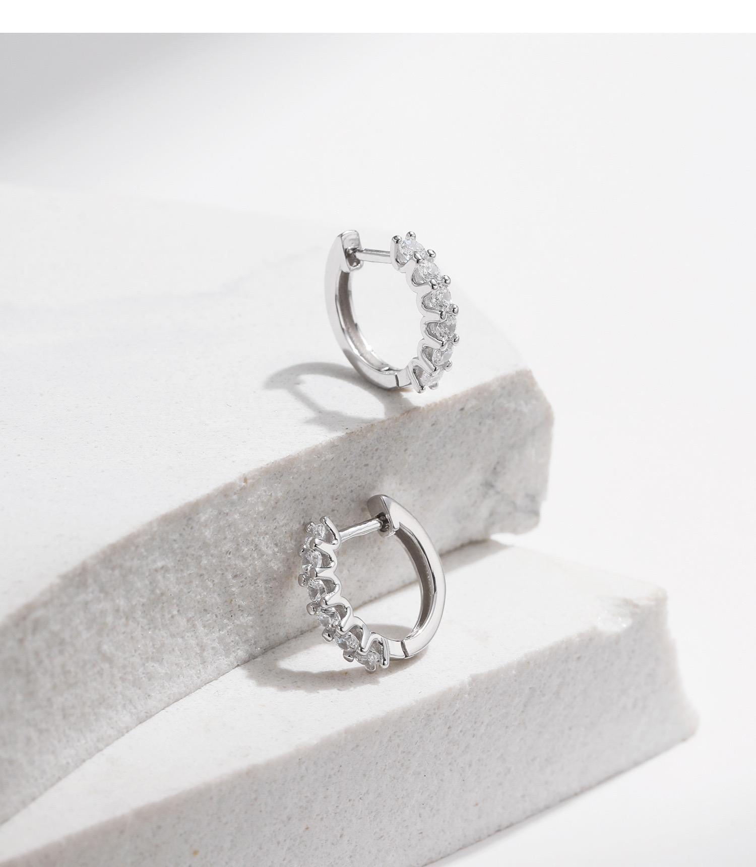 Drinsper Dainty S925 Sterling Silver DVVS Synthetic Moissanite Huggie Hoop Earrings Minimalist Chic Jewelry Suitable for Daily Wearing Birthday Party Gift for Her Mom Girlfriend