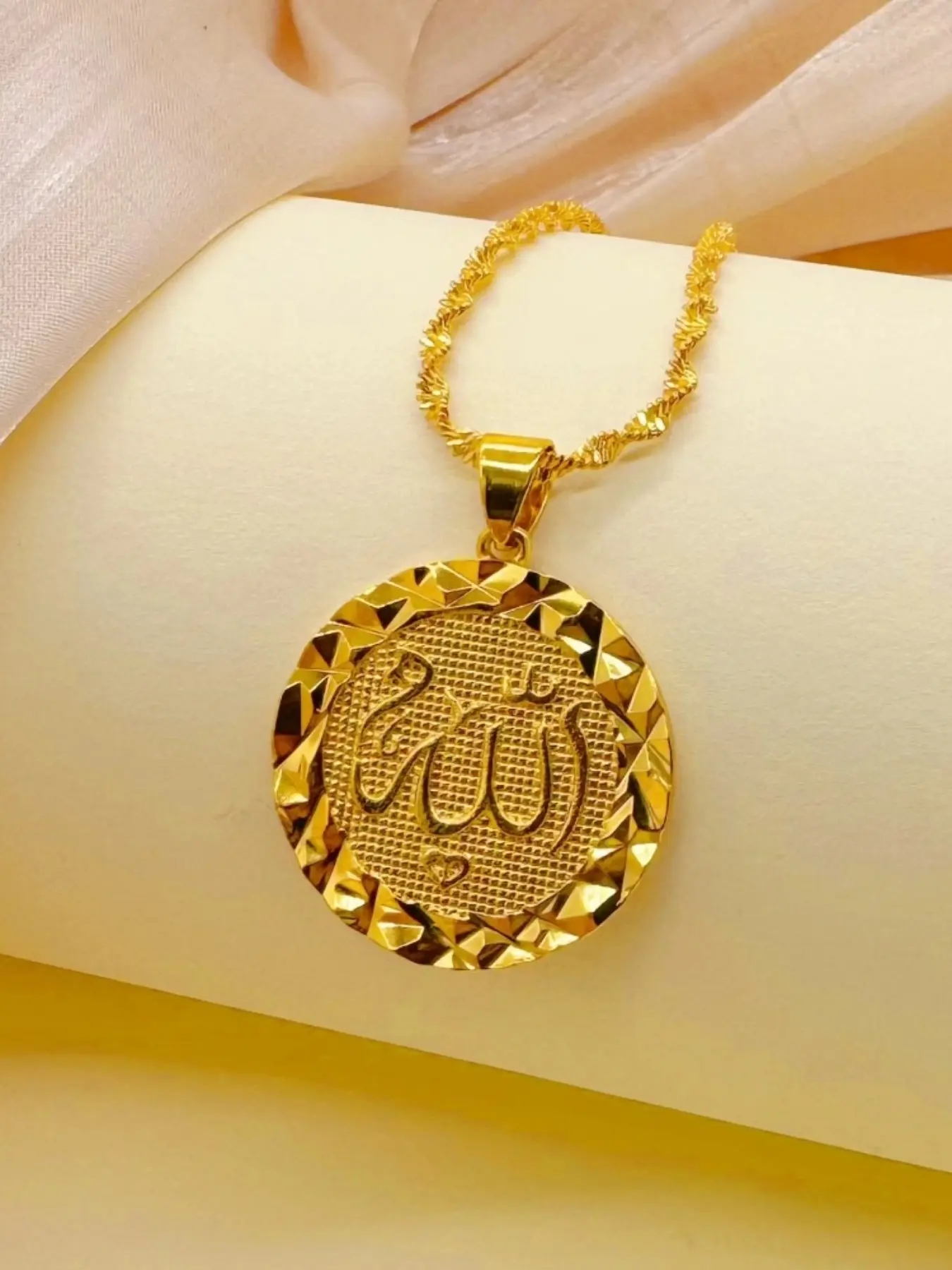 Vintage Muslim Style Pendant Necklace, Round Badge Jewelry, Copper Plated 24k Women's Jewelry, Arabic Necklaces, Perfect Gift for Girlfriend and Friends