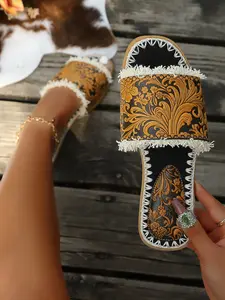 Western Style Vintage Embossed Fringe Sandals for Women, Ethnic Flat Beach Slippers, Handcrafted Leather Craft, Outdoor Wear, Summer Beach Sandals