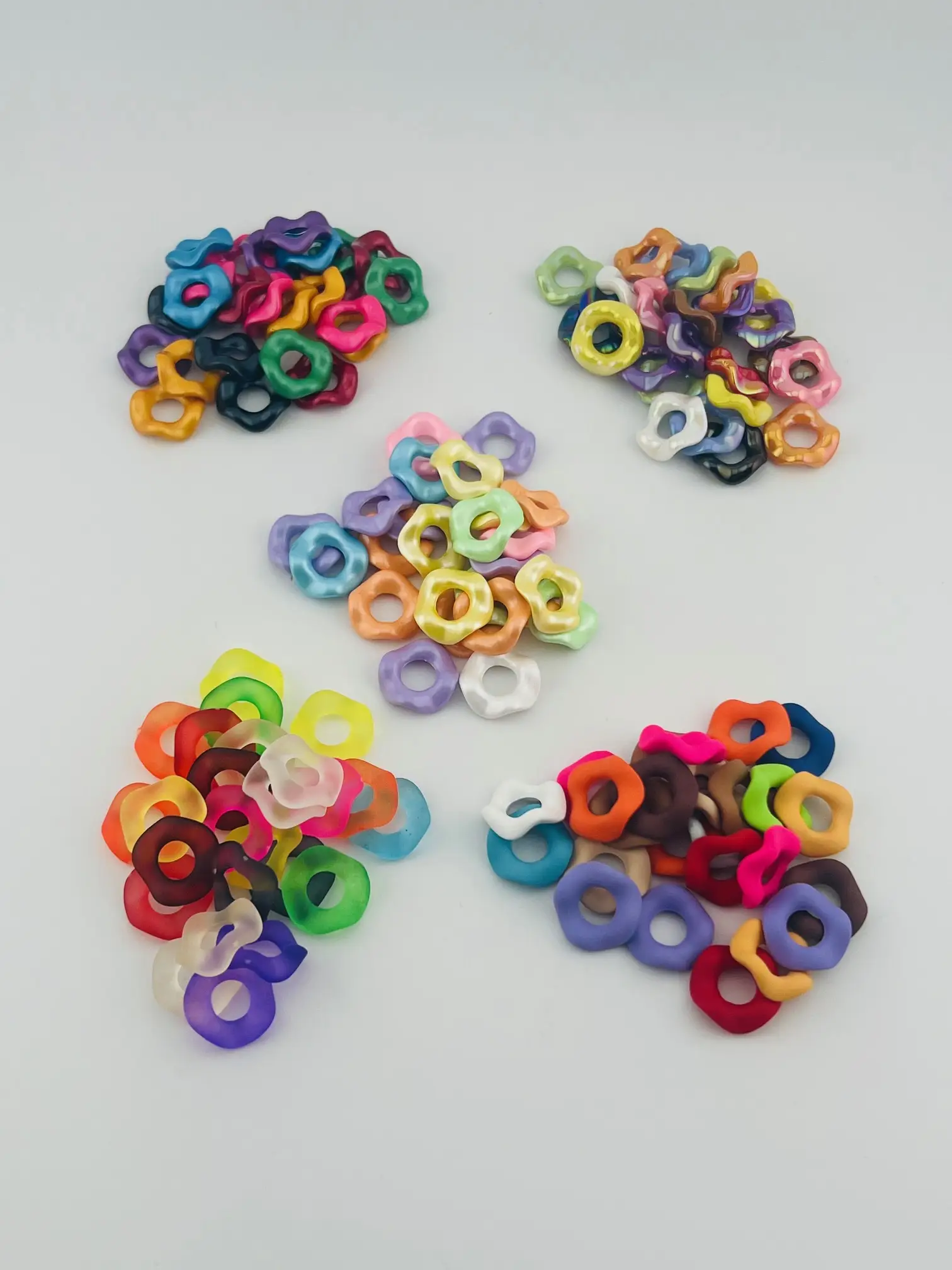 S2-Assorted Color 16MM Wavy Acrylic Spacers, 25 pack- Assorted Colors Including Pink, Blue, Yellow, Brown & More pen topper