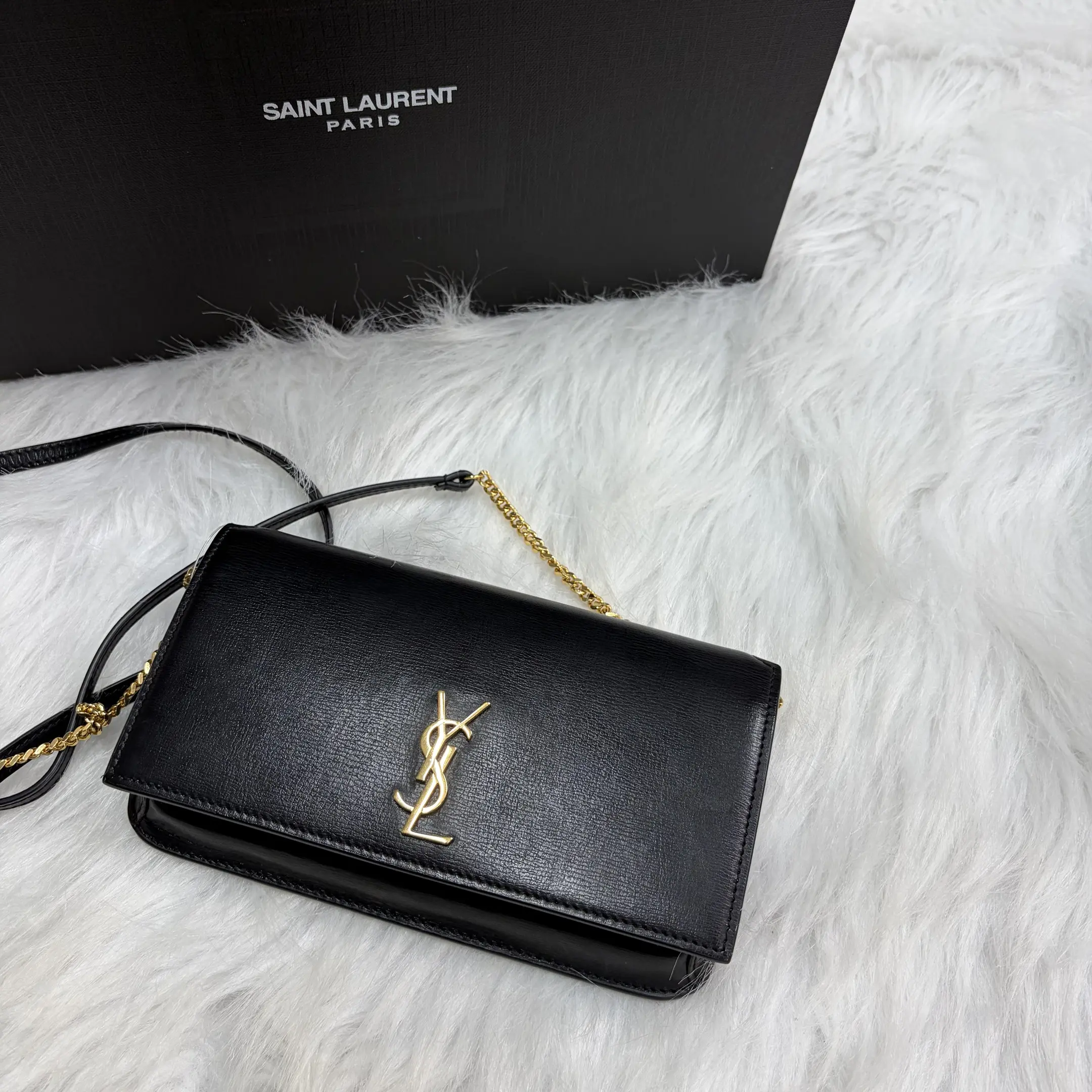 Pre-owned Yves Saint Laurent leather Crossbody bags Saint Laurent Monogram Chain Wallet