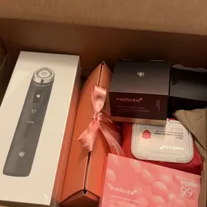 Product Review of [medicube] 310M Celebrity Glass Skin DuoㅣBooster Pro Korea's No.1 Glass Glow Device + Collagen Jelly Cream OR Deep Vita C Cream from N**g