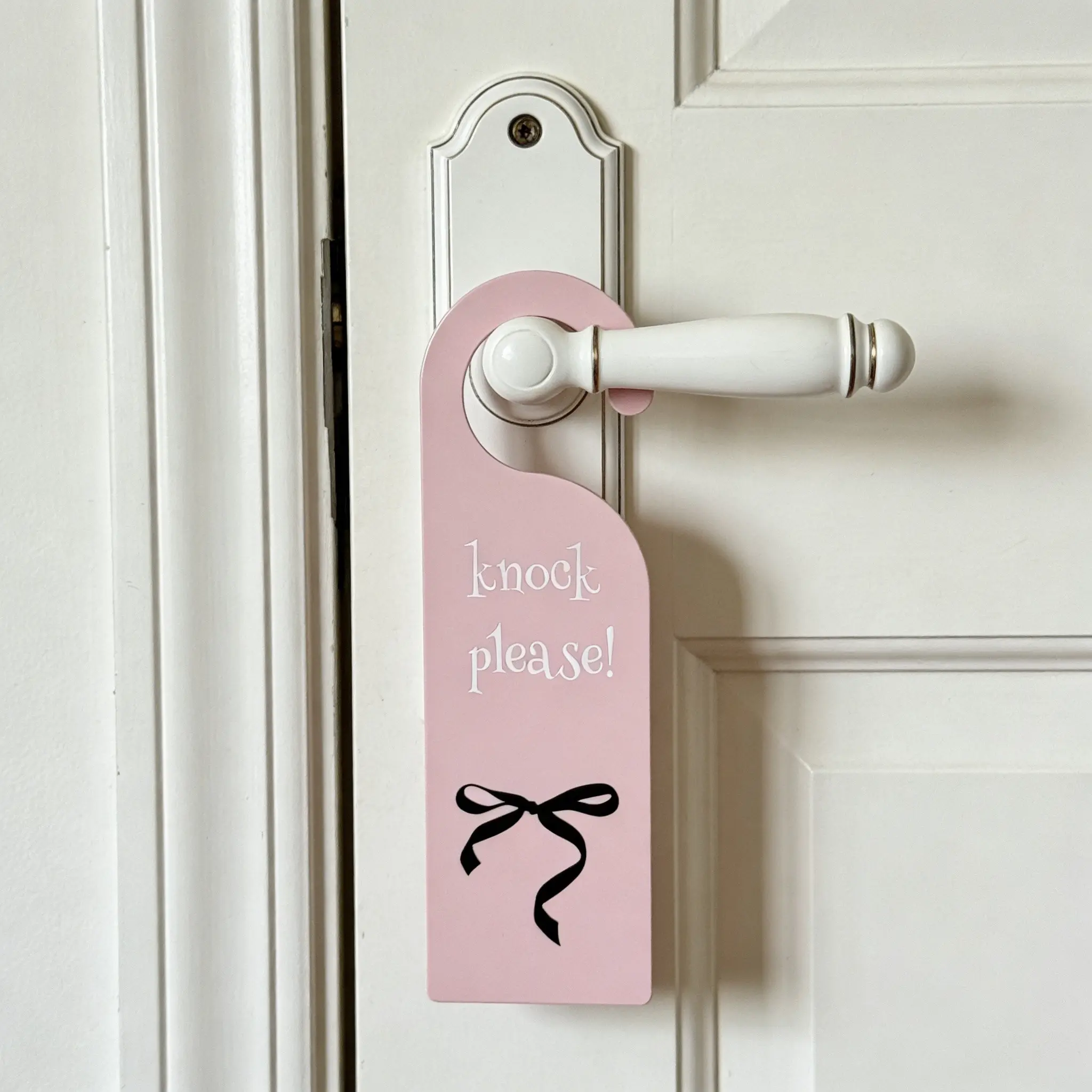 1/2/3/4 Counts 'Please Knock' Pink Bow Acrylic Door Hanger Card Knock Please Cute Girl Aesthetic Door Handle Durable Acrylic Hanging Tag Lightweight Waterproof Decorative Greeting Card Perfect for Bedroom Dorm Room Gift Decoration Door Decorations