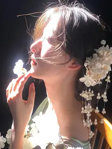 Acrylic Iris Flower Petal Pearl Tassel Duckbill Hair Clip, Elegant Single Piece Hair Accessory, Perfect for Styling and Decoration