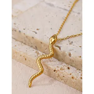 Creative and Sexy Snake Shaped Pendant Women's Necklace, High-quality Stainless Steel Jewelry, Birthday Gift, Valentine's Day, Halloween, Evening Outfit