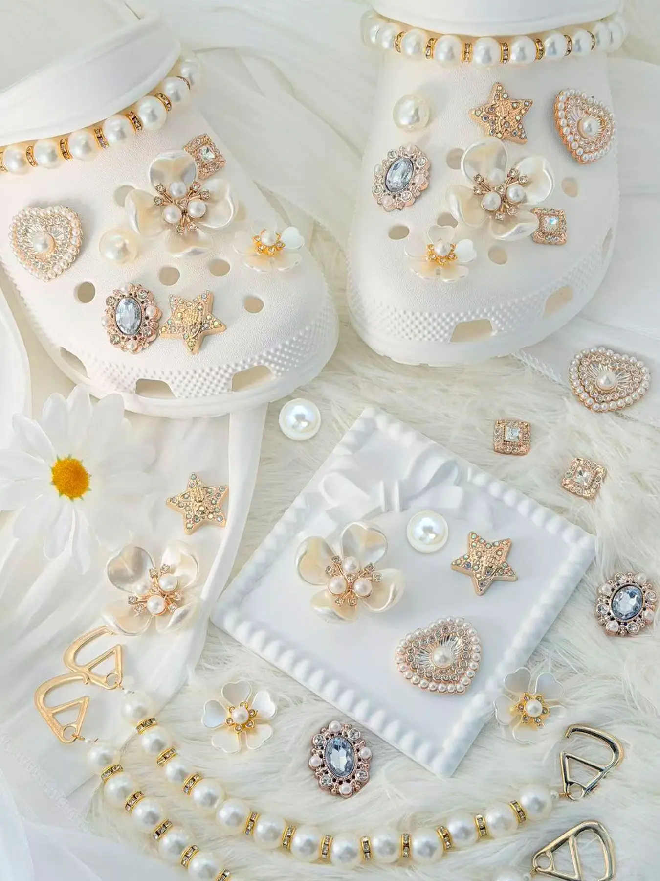 16 Piece Pearl Rhinestone Shoe Charms Set, Flower Heart Chain Decorations, Trendy Hole Shoes Accessories, Fashionable Shoe Ornaments, Women, Decorative Shoe Accessories, Shoe Embellishment Set