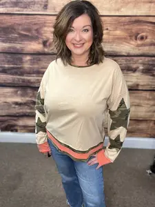 Oversized Top w/ Camo Stars