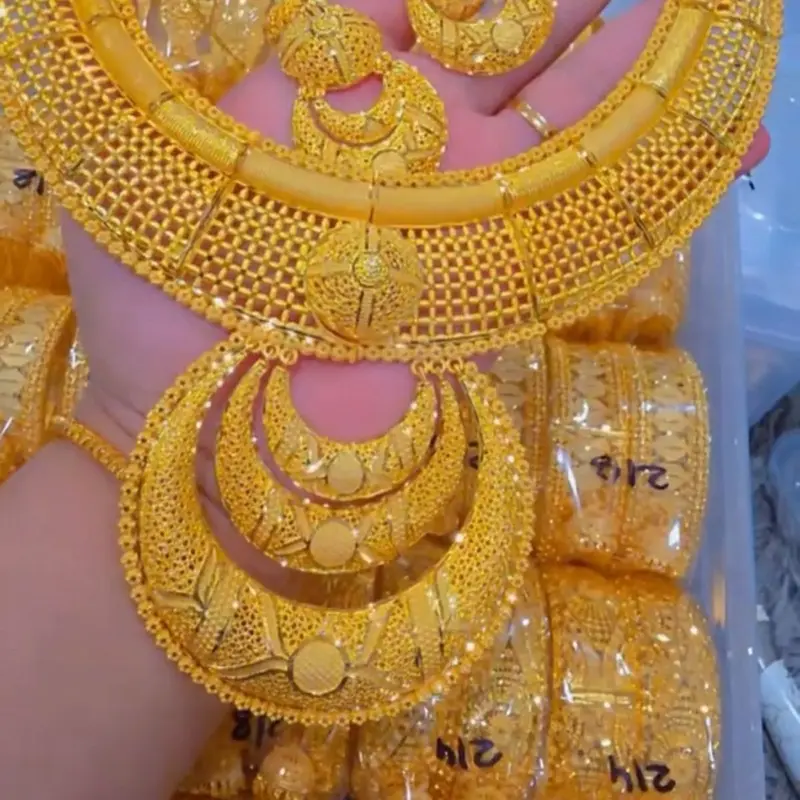 Gold plated beautiful necklace set with elegant design