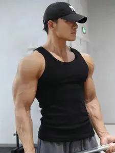 Men‘s Black Muscle Fit Tank Top, Sleek Sleeveless Workout Shirt with Moisture-Wicking Fabric for Gym Training, Running and Casual Streetwear