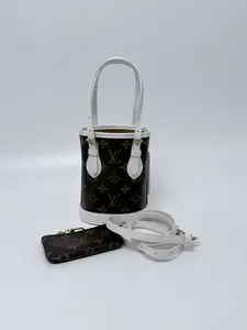 Pre-owned Louis Vuitton leather Crossbody Bags Petit Bucket Bag – Monogram Canvas with White Trim Crossbody Bag ZS019LV