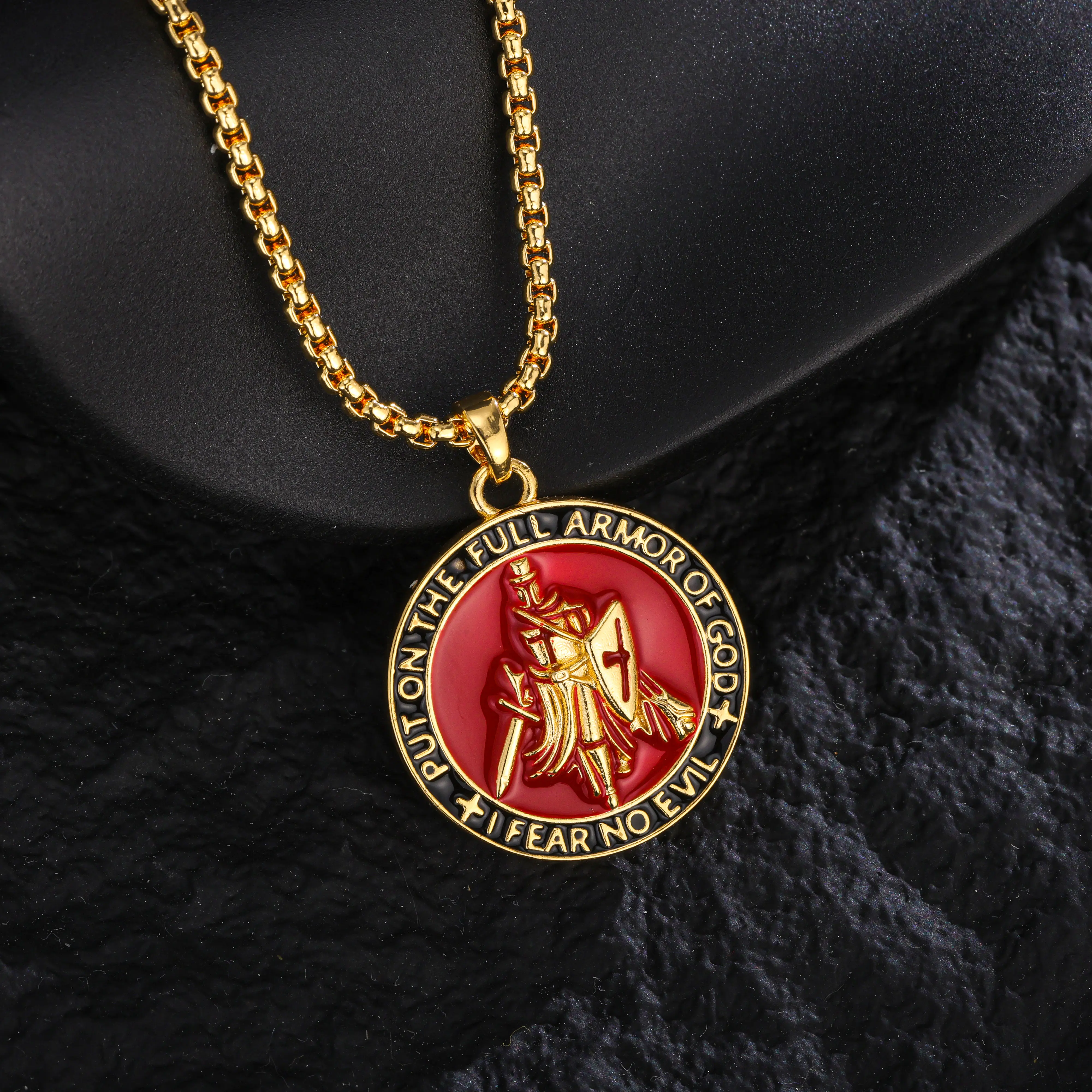 Templar Knight Armor Medal Necklace – Unique, Trendy Men’s Accessory with Western Religious Style, Hip-Hop Vibe, Comes with an Exquisite Gift Box