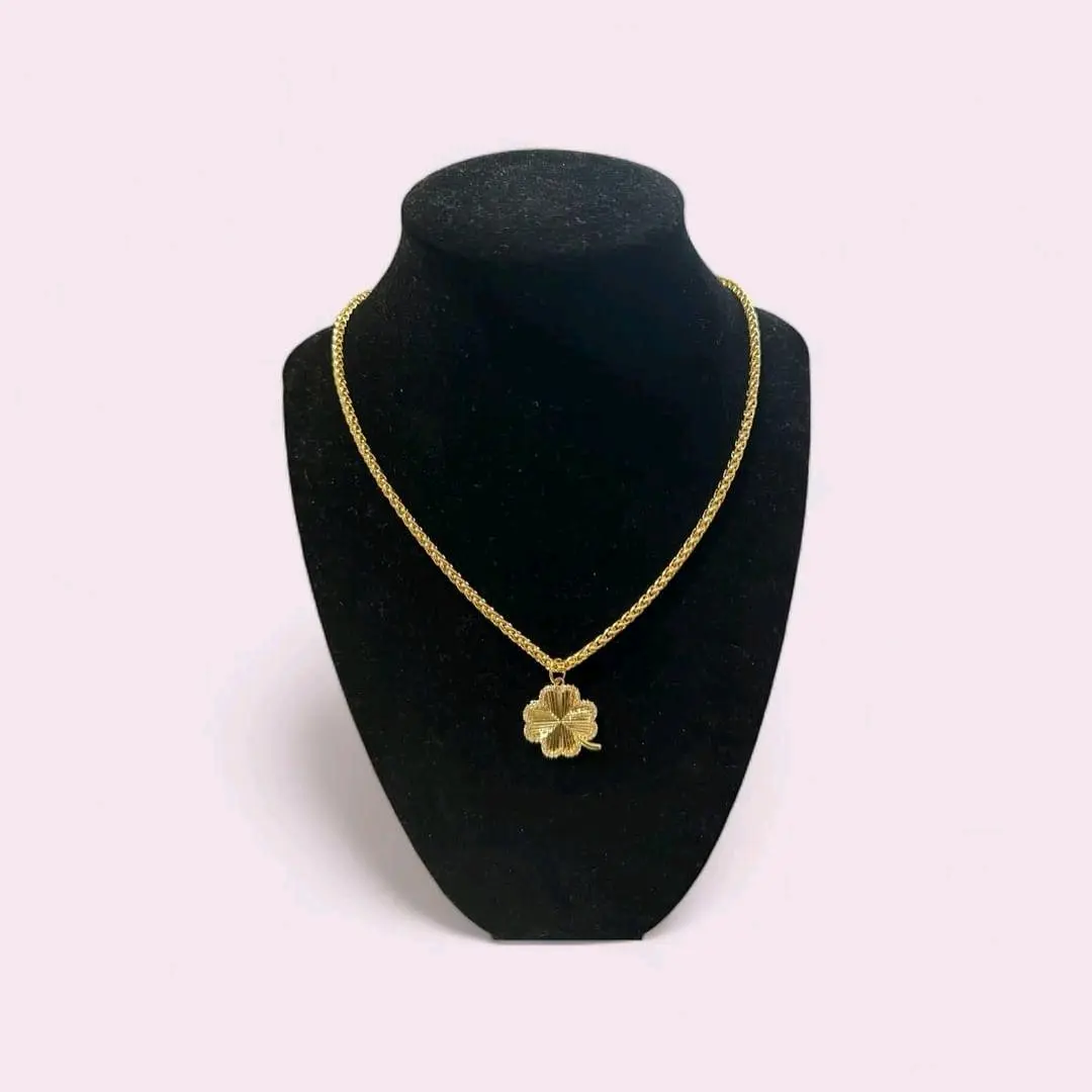 Trébol necklace