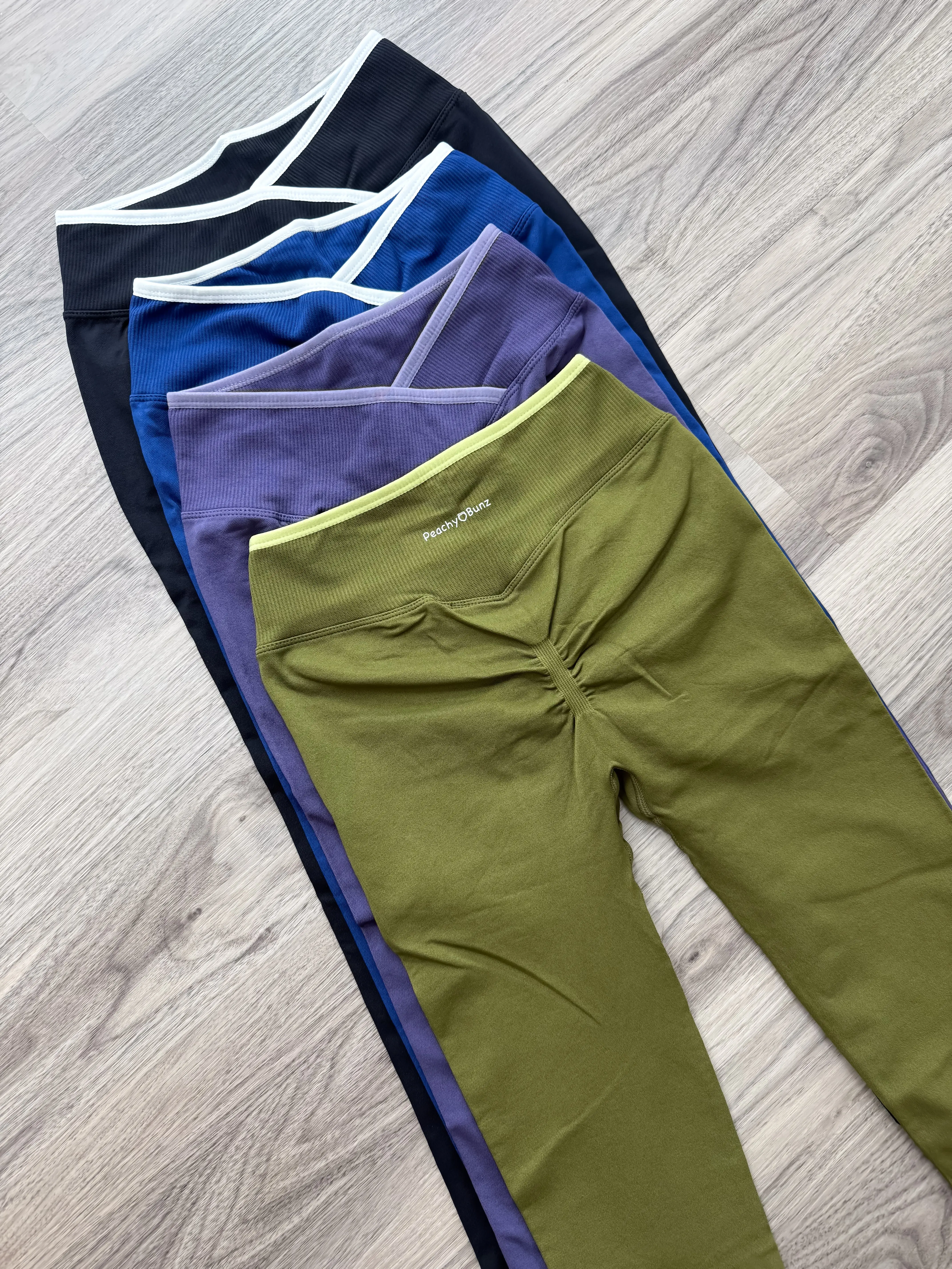 Unbothered V Scrunch Leggings