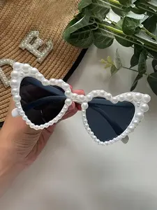 Heart-Shaped Pearl-Inspired Glasses, Luxe Style, Perfect for Mother's Day, Birthday Parties, Wedding Gifts, Includes Cleaning Cloth